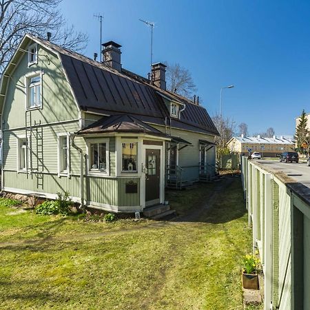 Newly Renovated Apartment In A Woodenhouse From 1910 In Martti! Turku Exterior photo