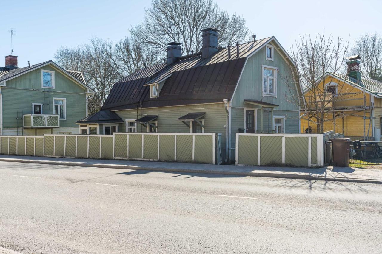 Newly Renovated Apartment In A Woodenhouse From 1910 In Martti! Turku Exterior photo