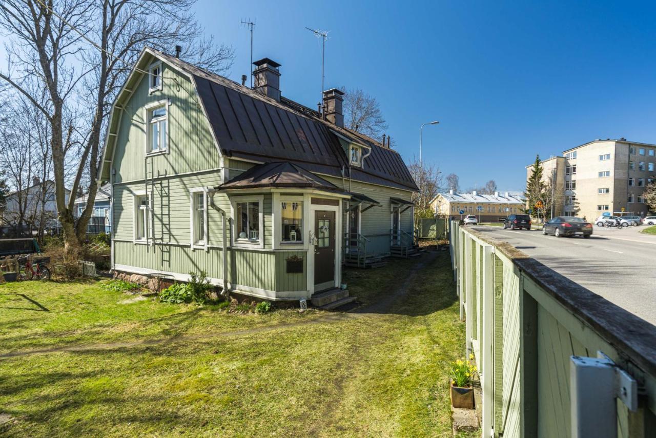 Newly Renovated Apartment In A Woodenhouse From 1910 In Martti! Turku Exterior photo
